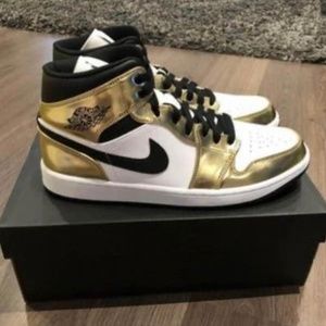 Air Jordan 1 mid Metallic Gold size 11 mens